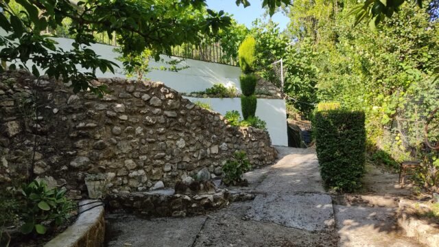 bf7c49bb-8281-428a-a9f7-bed4747a28c1