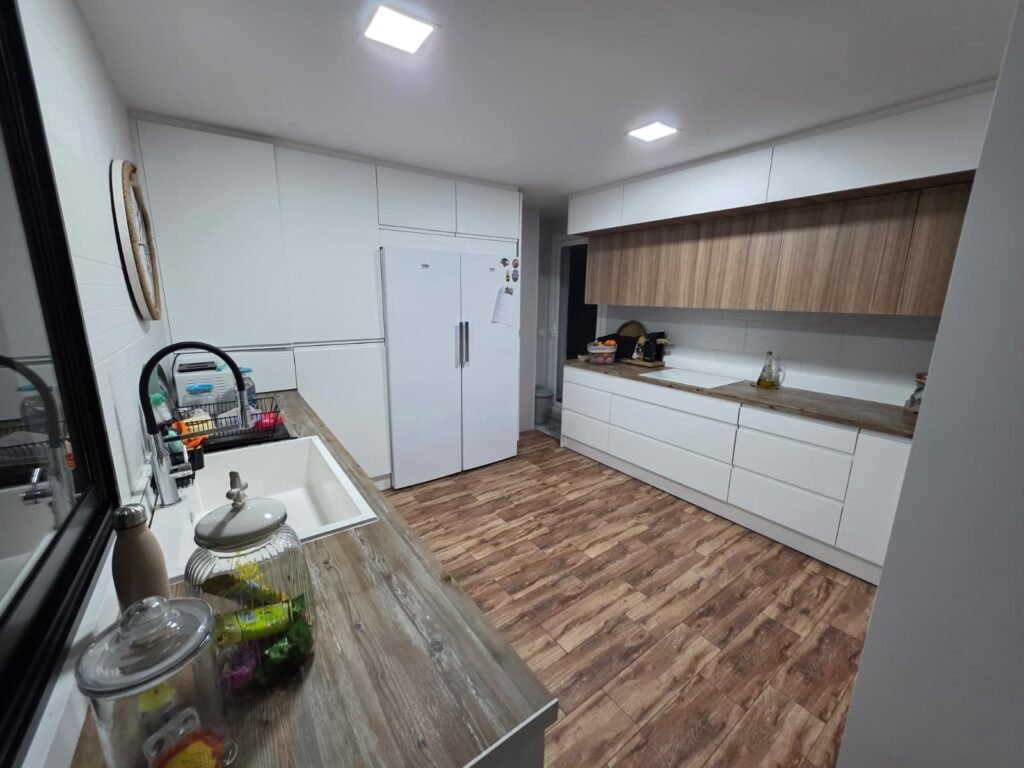 abeab6ea-4311-499e-b745-f0d97d6e2a14